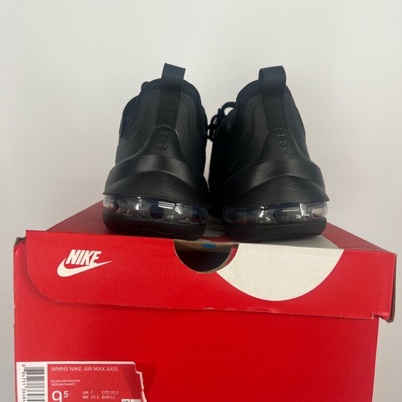Nike Women’s Air Max Axis Black Size 9.5 - Picture 2 of 5